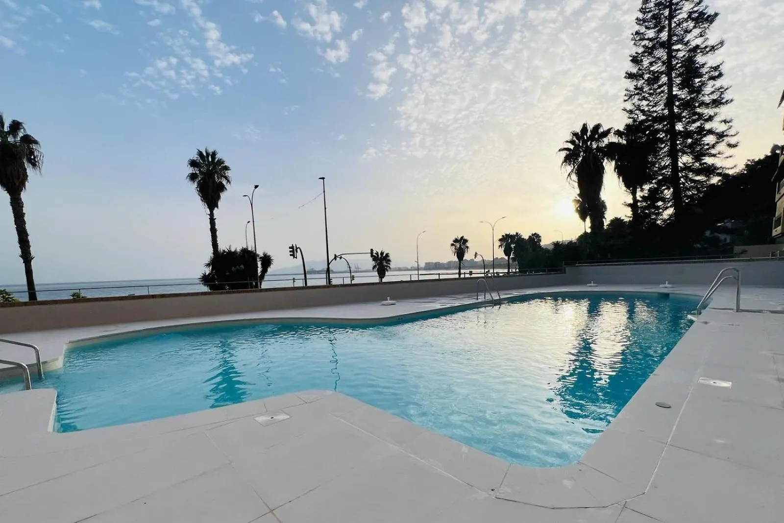 Sorolla 105, Luxury, Beach, Free Parking, All Services, Quite Neighborhood, So Malaga Apartment