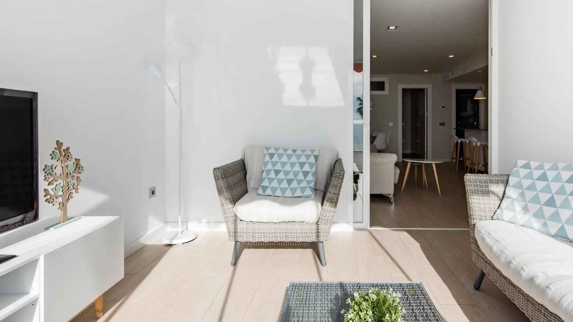 Apartment Sorolla 105, Luxury, Beach, Free Parking, All Services, Quite Neighborhood, So Malaga Spain