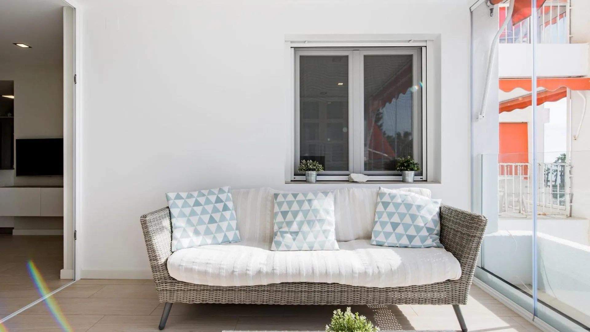 Apartment Sorolla 105, Luxury, Beach, Free Parking, All Services, Quite Neighborhood, So Malaga